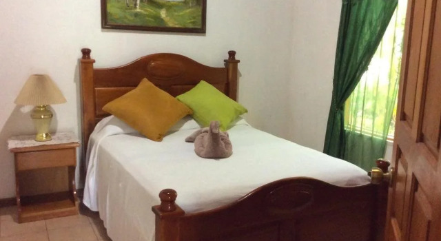 Valley View Lodge - Finca Huetares, Buchen Sie Ferienhaus Hotels in Atenas mit Pool, Schwimmbad