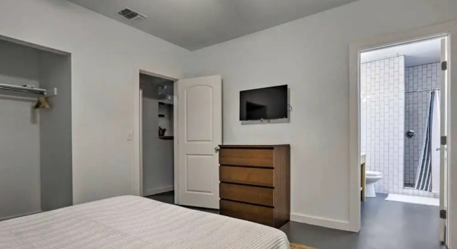 Modern, Spacious 2-bed Casa Sol - Prime Location, Забронировать Отель Отели Сан-Антонио 3 звезды, рядом с Alamo Plaza, 3*