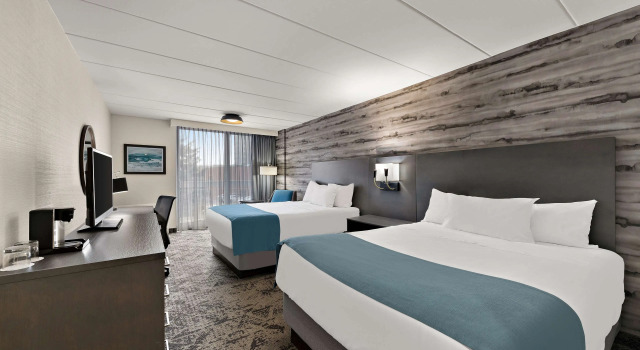 Четырёхместный номер Standard с балконом Best Western Parkway Hotel Toronto North
