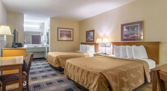 Четырёхместный номер Standard Quality Inn Oakwood - Gainesville