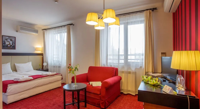 Двухместный номер Standard c 1 комнатой с видом на город Хотел Каменград Hotel Kamengrad
