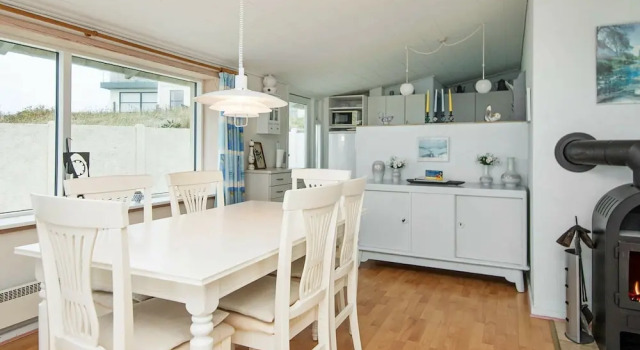Peaceful Holiday Home in Henne With Sea View, Book Hotel 3-stjernede hoteller i Henne, 3*