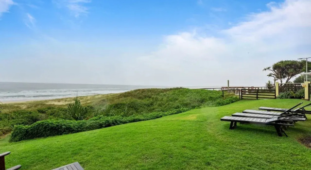 Wake to Waves in Spacious 3-bed Beachfront Unit, Prenota Appartamento Hotel a Queensland con parcheggio, Parcheggio