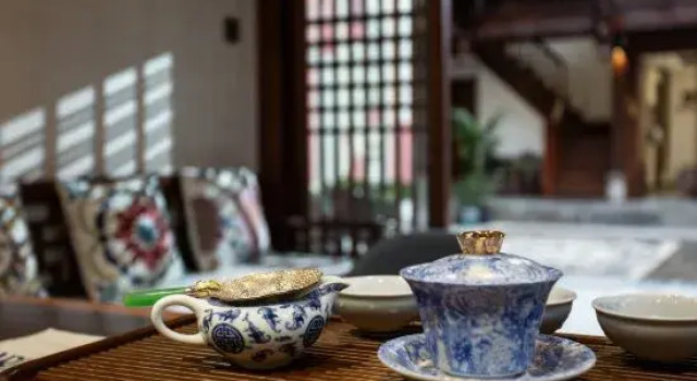 Lijiang Yunjingzhinan (The Old Town of Lijiang Dashuiche), Забронировать Отель Отели Лицзян с парковкой, рядом с Улица Сквер-стрит Древнего города Даянь, Парковка