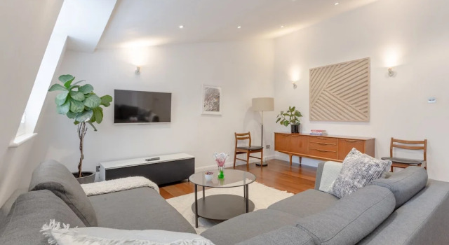 Well-Appointed 2 Bedroom East London Flat