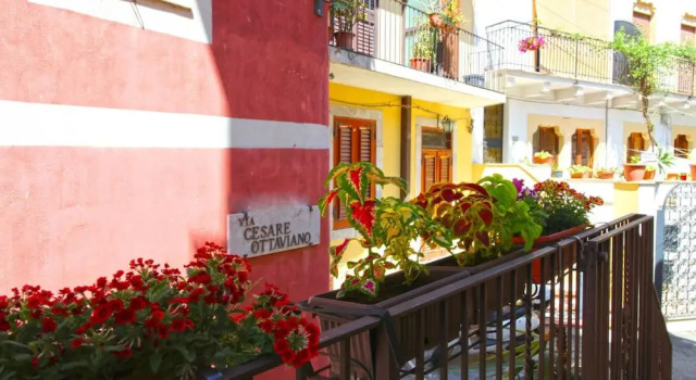 Taormina Bed and BeerCraft, Забронировать Отель Отели Таормина 3 звезды, рядом с Железнодорожный вокзал Таормина – Джардини Наксос, 3*