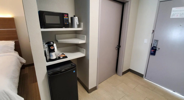 Четырёхместный номер Standard Holiday Inn Express Hotel & Suites Kinston by IHG