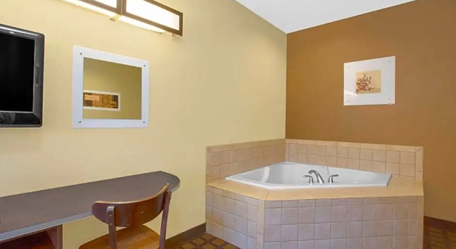 Люкс Deluxe Microtel Inn & Suites by Wyndham Harrisonburg