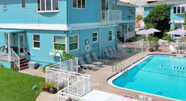 Апартаменты The Seashell Suite with Heated Pool and Walk to Beach