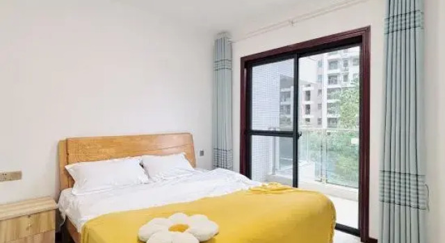 Люкс с 4 комнатами с балконом Beihai Ximo Homestay (Yintan Scenic Area Branch)