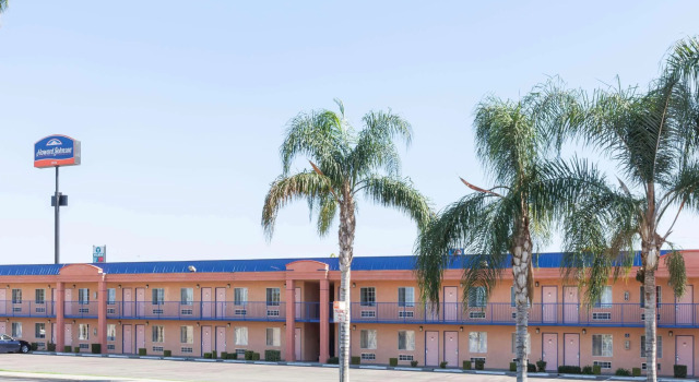 Howard Johnson by Wyndham Bakersfield, Buchen Sie Hotel SPA-Hotels in Bakersfield, SPA