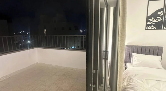 JRE Cozy Rooftop Near Al Services-23, Book Lejlighed Hoteller i Amman med parkering, Parkering