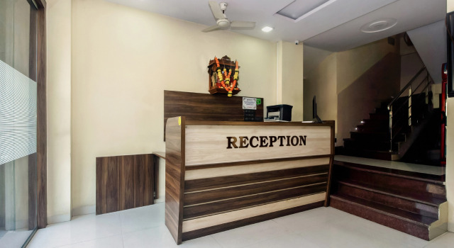 OYO 23656 Parimeet Hotel, Забронировать Отель Отели штата Махараштры 3 звезды, 3*