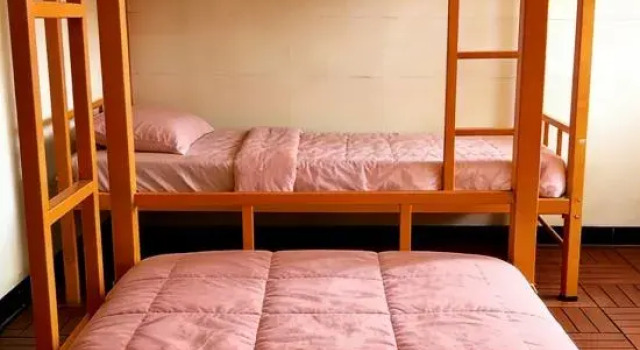 Кровать в общем номере (женский номер) Ninglu Homestay (Riyuewan)
