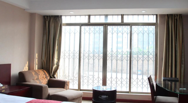Rich Hotel
