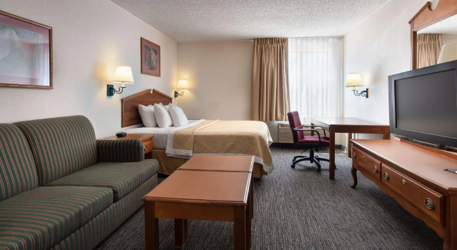 Двухместный номер Accessible Standard Days Inn & Suites by Wyndham Denver International Airport