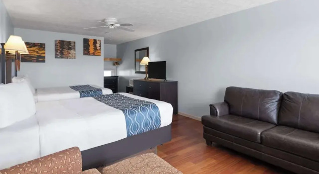 Четырёхместный номер Deluxe с видом на горы Travelodge by Wyndham Grand Falls