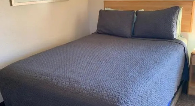 Номер Economy Woodland Motel