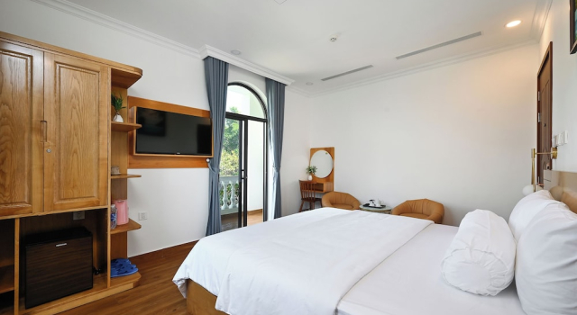 Двухместный номер Standard с балконом и с видом на город Ly Ly Luxury Hotel