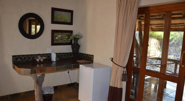 Moholoholo Forest Camp, Prenota Hotel Hoedspruit 