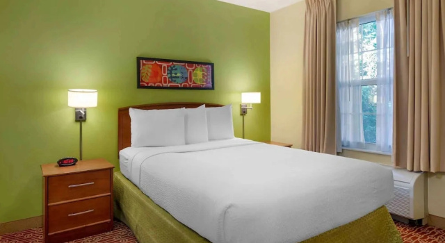 Люкс с балконом Extended Stay America Suites - Atlanta - Northlake