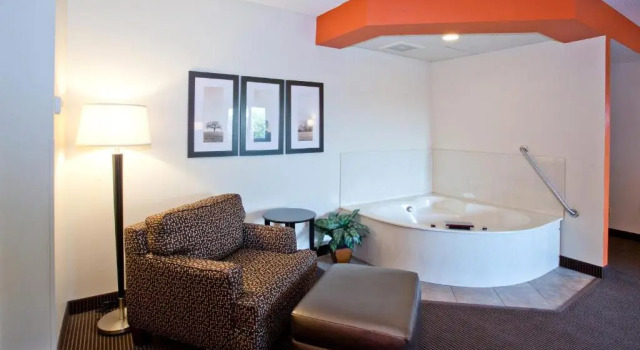 Номер Deluxe AmericInn by Wyndham Chanhassen