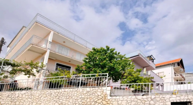 Apartments Miranda, Varaa Huoneisto Hotellit Split-Dalmatia pysäköinnillä, Pysäköinti
