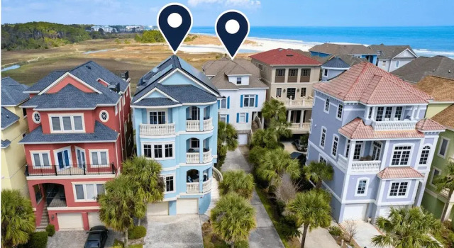 Коттедж Sleeps 38 2 Homes, Steps to the Beach, Private Pool + Hottub, Game Room, Views