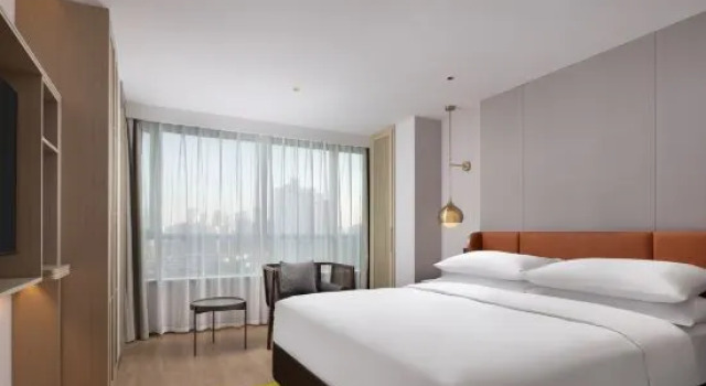 Люкс с видом на сад Home2 Suites by Hilton Beijing West Railway Station