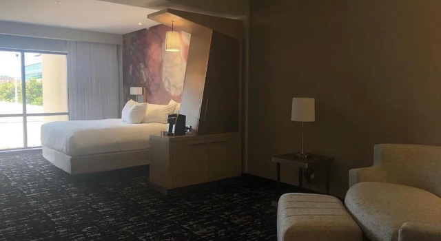 Двухместный люкс с видом на город Courtyard Winston-Salem Downtown