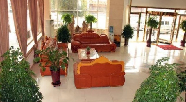 Baotou Jintai Business Hotel, Rezerwuj Hotel Hotele w Hondlon z parkingiem, Parking