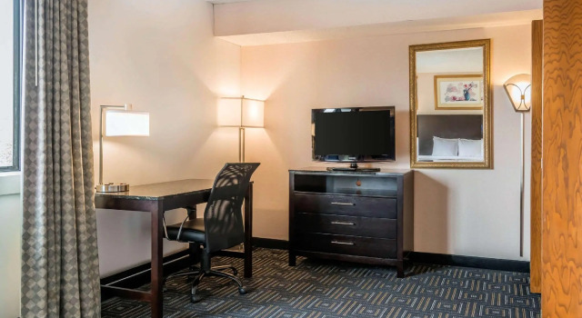 Двухместный люкс Quality Inn & Suites Mall of America - MSP Airport