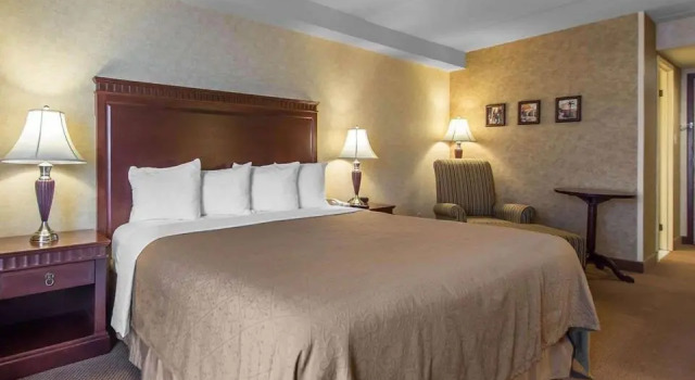 Номер Standard Quality Inn & Suites Bay Front
