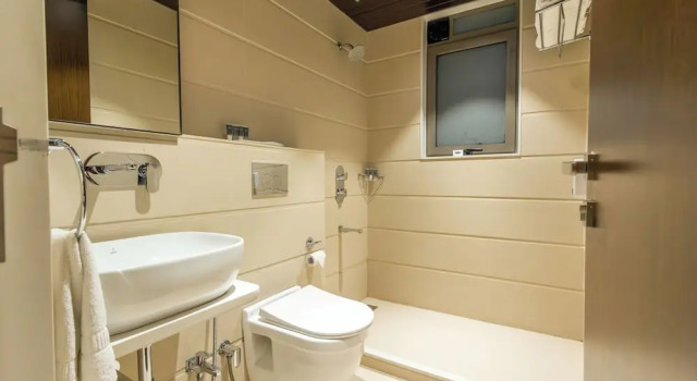Номер Classic с балконом Freesia Residency by Express Inn