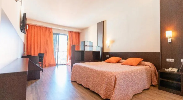 Люкс c 1 комнатой с балконом Hotel Loar Ferreries