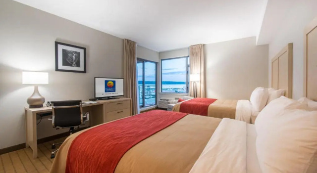 Номер Deluxe Comfort Inn & Suites