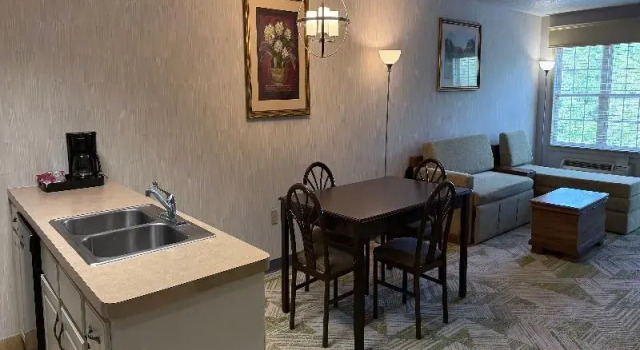 Двухместный люкс The Willowbrook Village at Lake Harmony, a Wyndham Hotel
