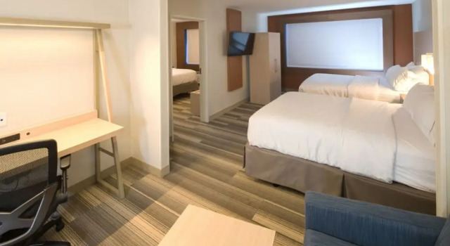 Четырёхместный люкс Holiday Inn Express Hotel & Suites Chesterfield - Selfridge Area by IHG