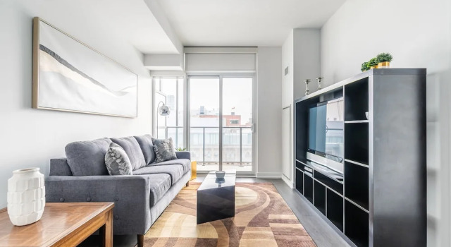 Newly Decorated Trendy Condo Sleeps 4, Varaa Hotelli Toronto 