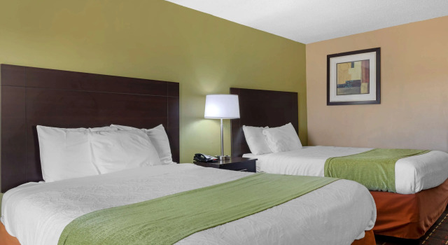 Четырёхместный номер Standard SureStay Hotel by Best Western Lenoir City