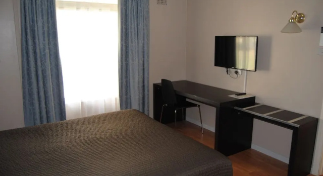 Семейный люкс с 2 комнатами Airlie House Motor Inn