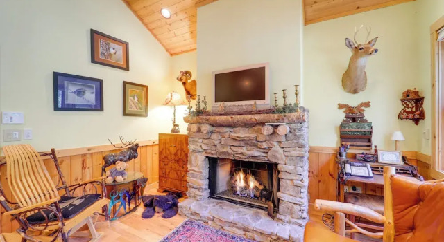 2 Mi to Beech Mtn Slopes! Cozy Couples Retreat