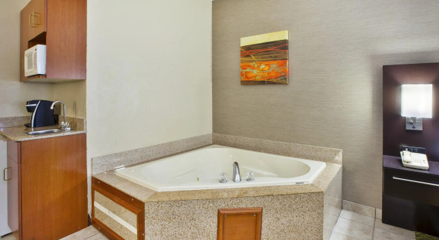 Двухместный номер Standard Holiday Inn Express Hotel & Suites Bryan-Montpelier by IHG