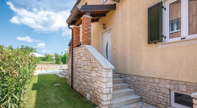 Nice Home in Lovrecica With Wifi and 3 Bedrooms