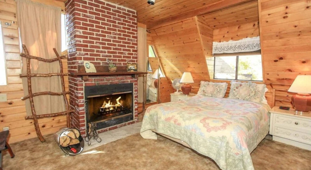 Fawnskin Lakeside Cabin - Nice Cozy Duplex With Mountain Views With A Jet Tub! 1 Bedroom Cabin