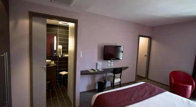 Номер Comfort Logis Hôtel Victor Hugo & Spa