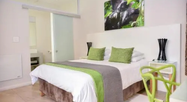 Safari Guesthouse, Забронировать Отель Отели Плеттенберг-Бей 4 звезды, 4*