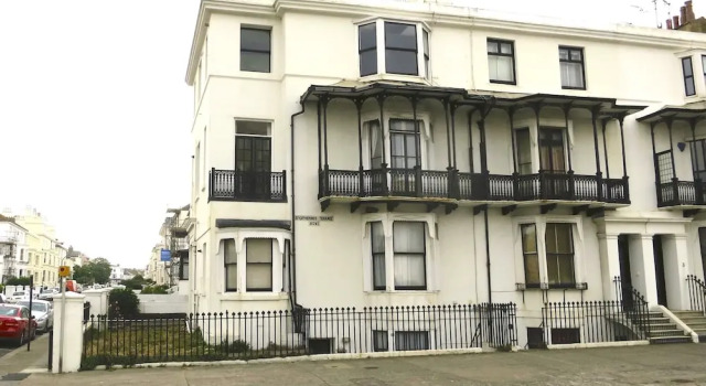 Brighton Getaways-Beach View, Забронировать Отель Отели Исторического графства Суссекса с парковкой, Парковка