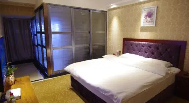 Holiday Inn Luohe MOCO, Book Hotel Luohe Henan