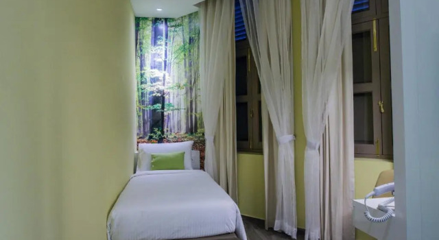 Single room J8 Hotel
